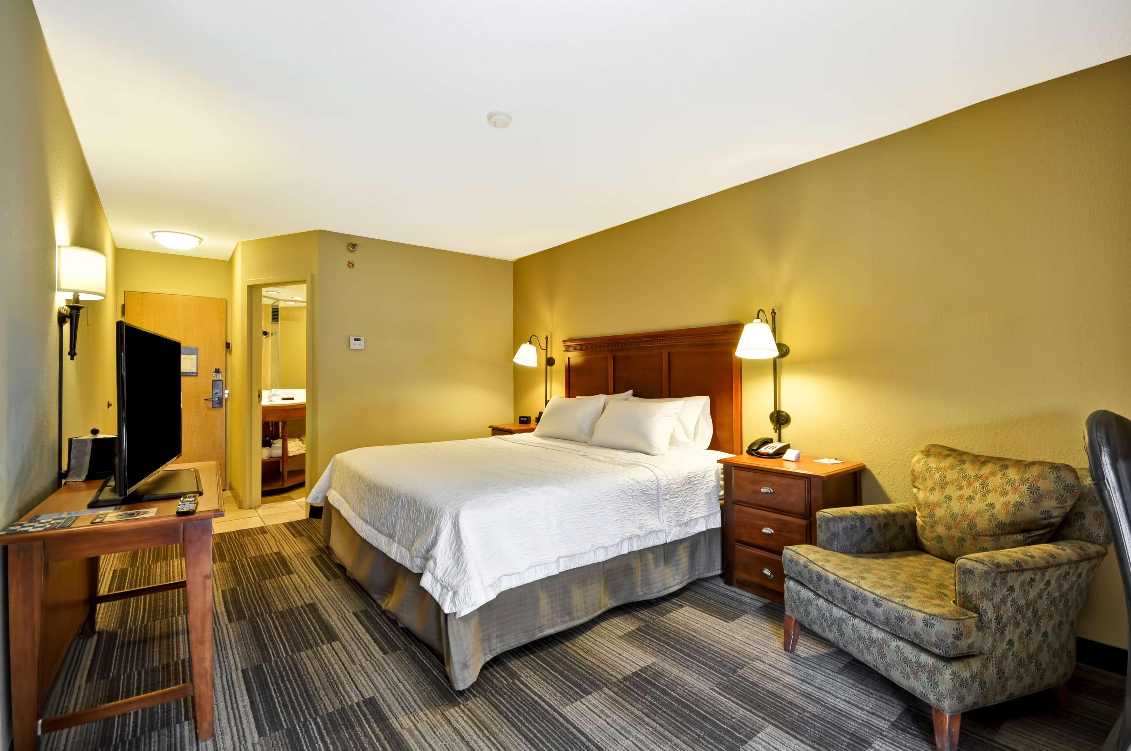 Hampton Inn Memphis Poplar Exterior photo