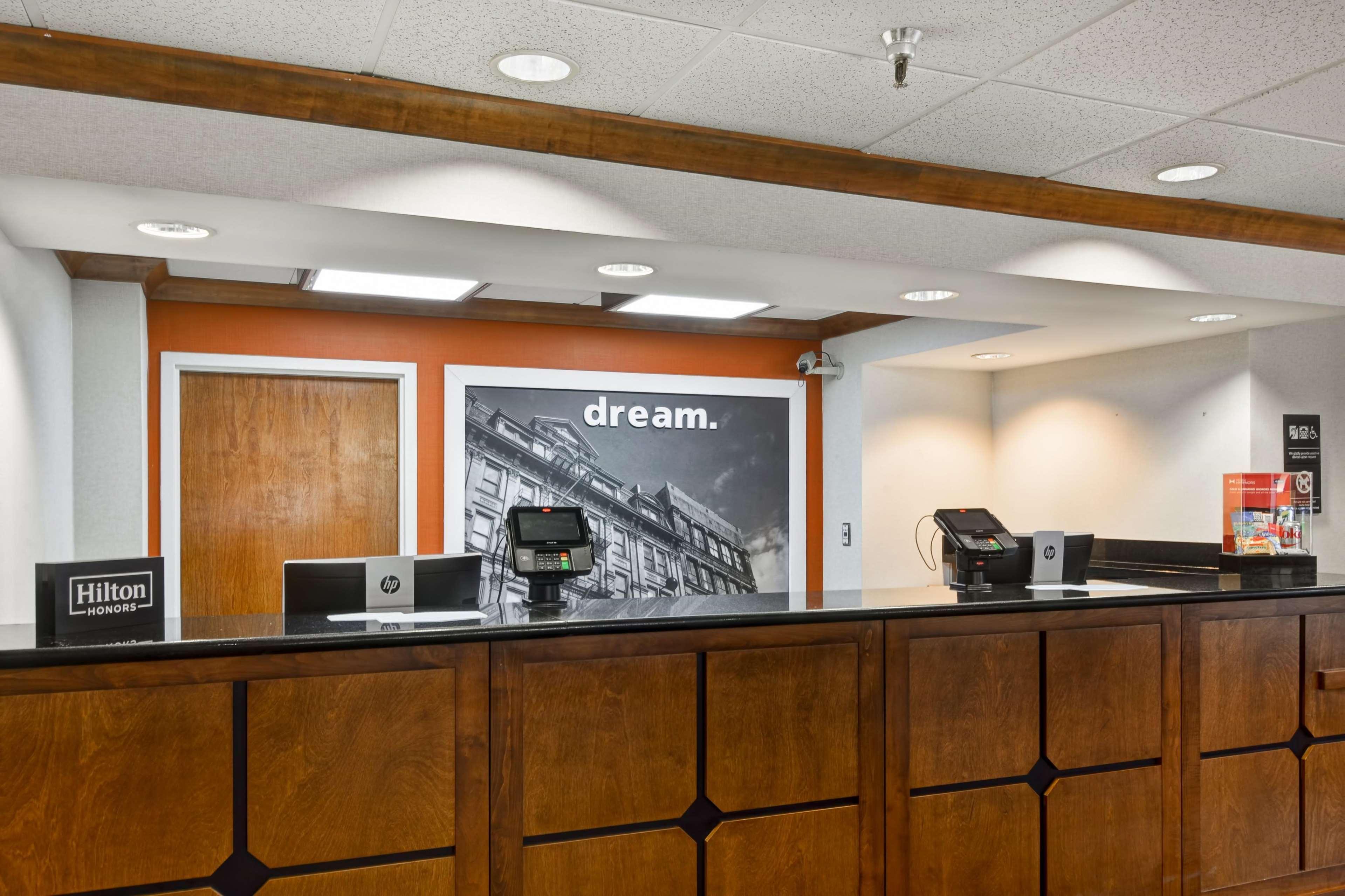 Hampton Inn Memphis Poplar Exterior photo