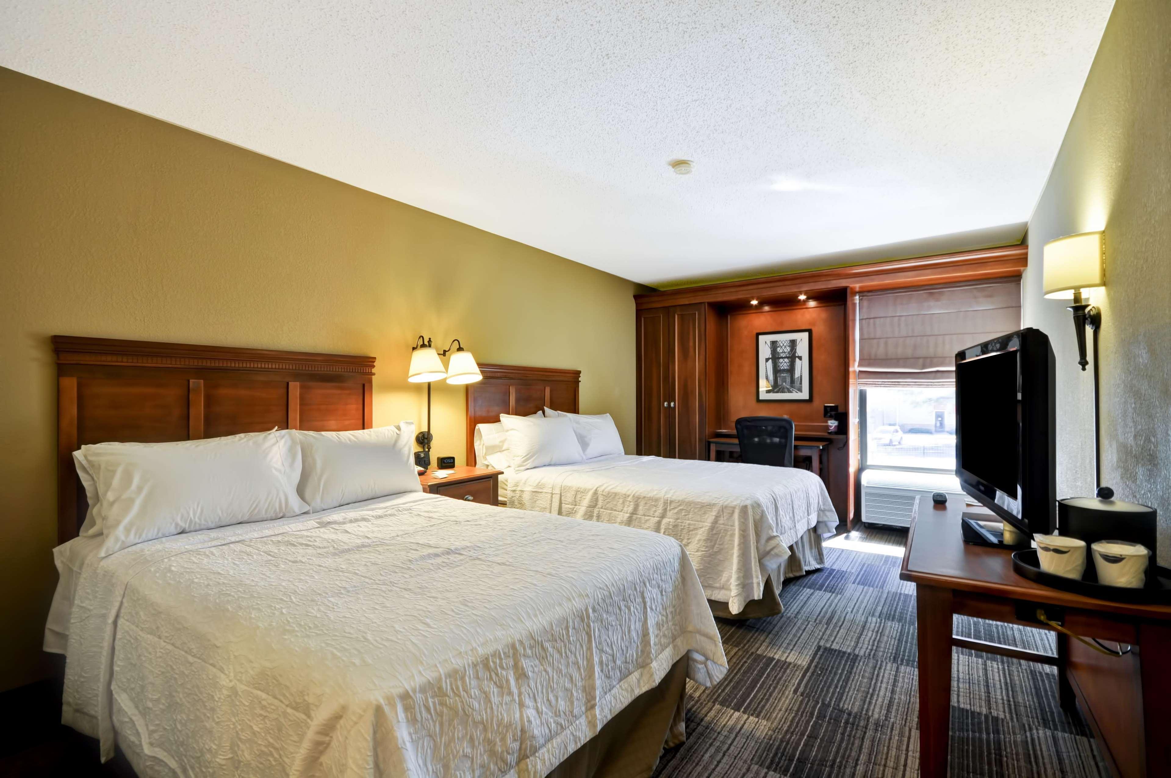 Hampton Inn Memphis Poplar Exterior photo