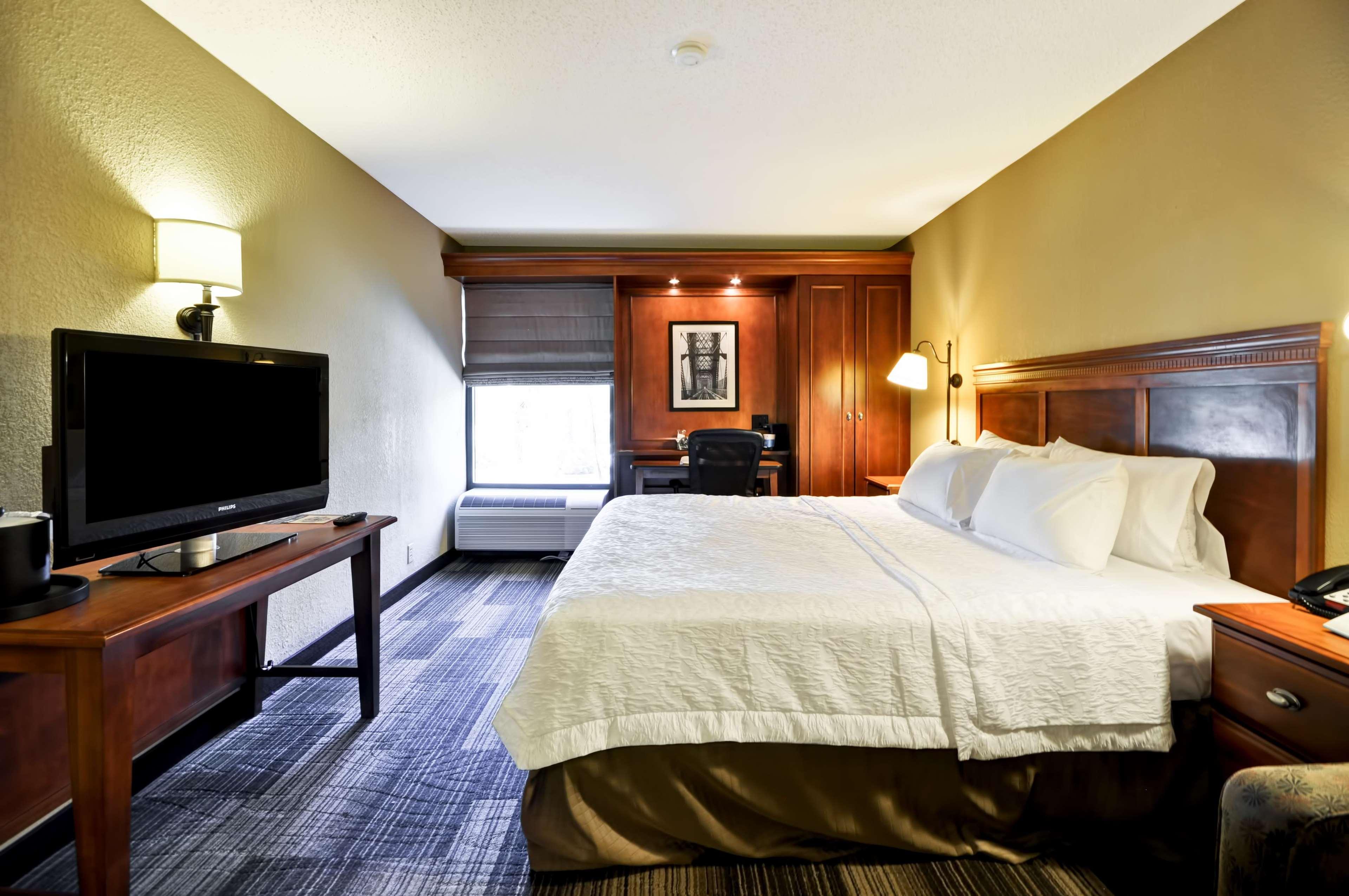 Hampton Inn Memphis Poplar Exterior photo