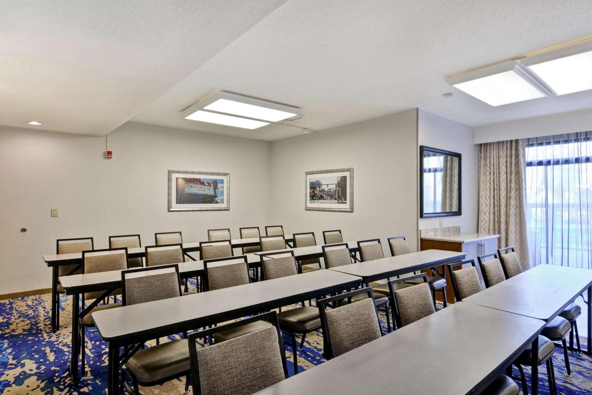 Hampton Inn Memphis Poplar Exterior photo