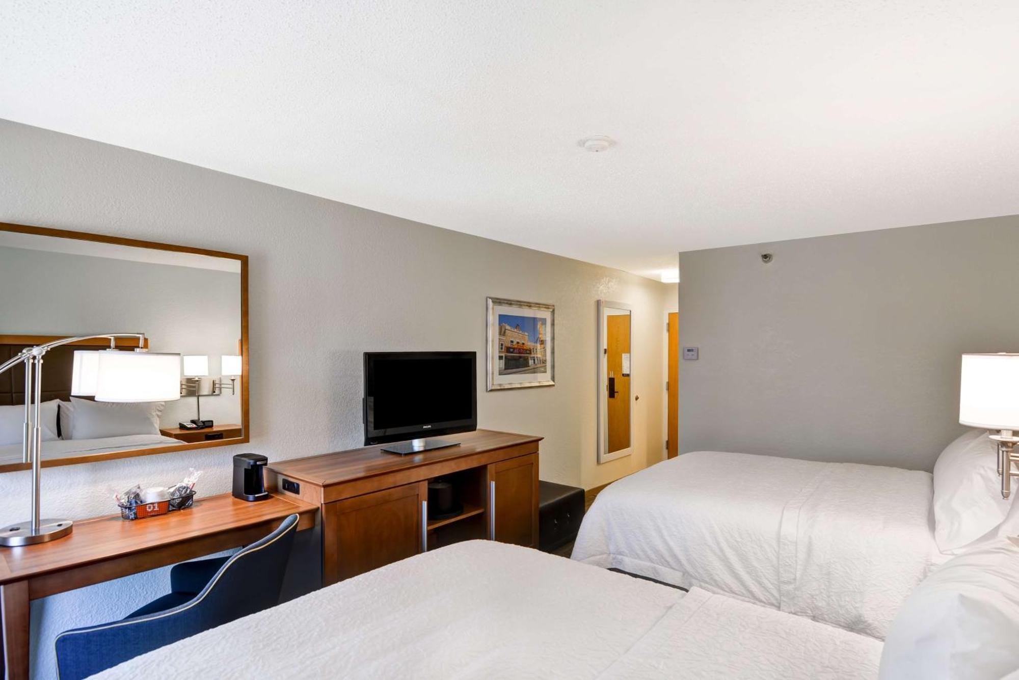 Hampton Inn Memphis Poplar Exterior photo