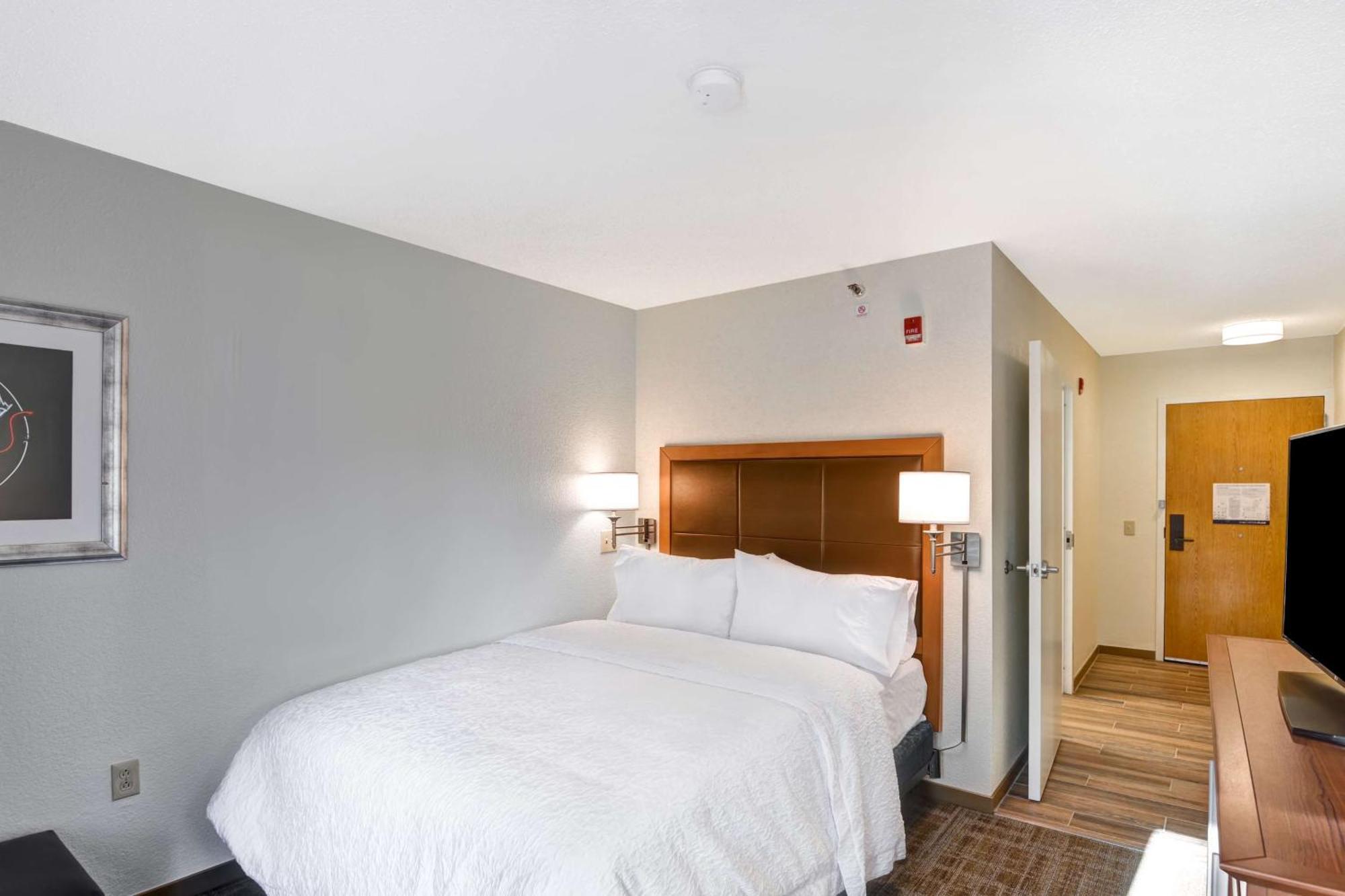 Hampton Inn Memphis Poplar Exterior photo