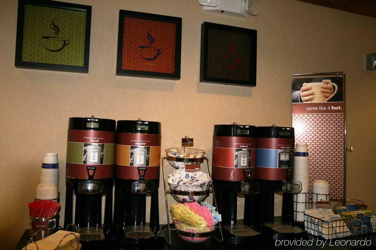 Hampton Inn Memphis Poplar Restaurant photo