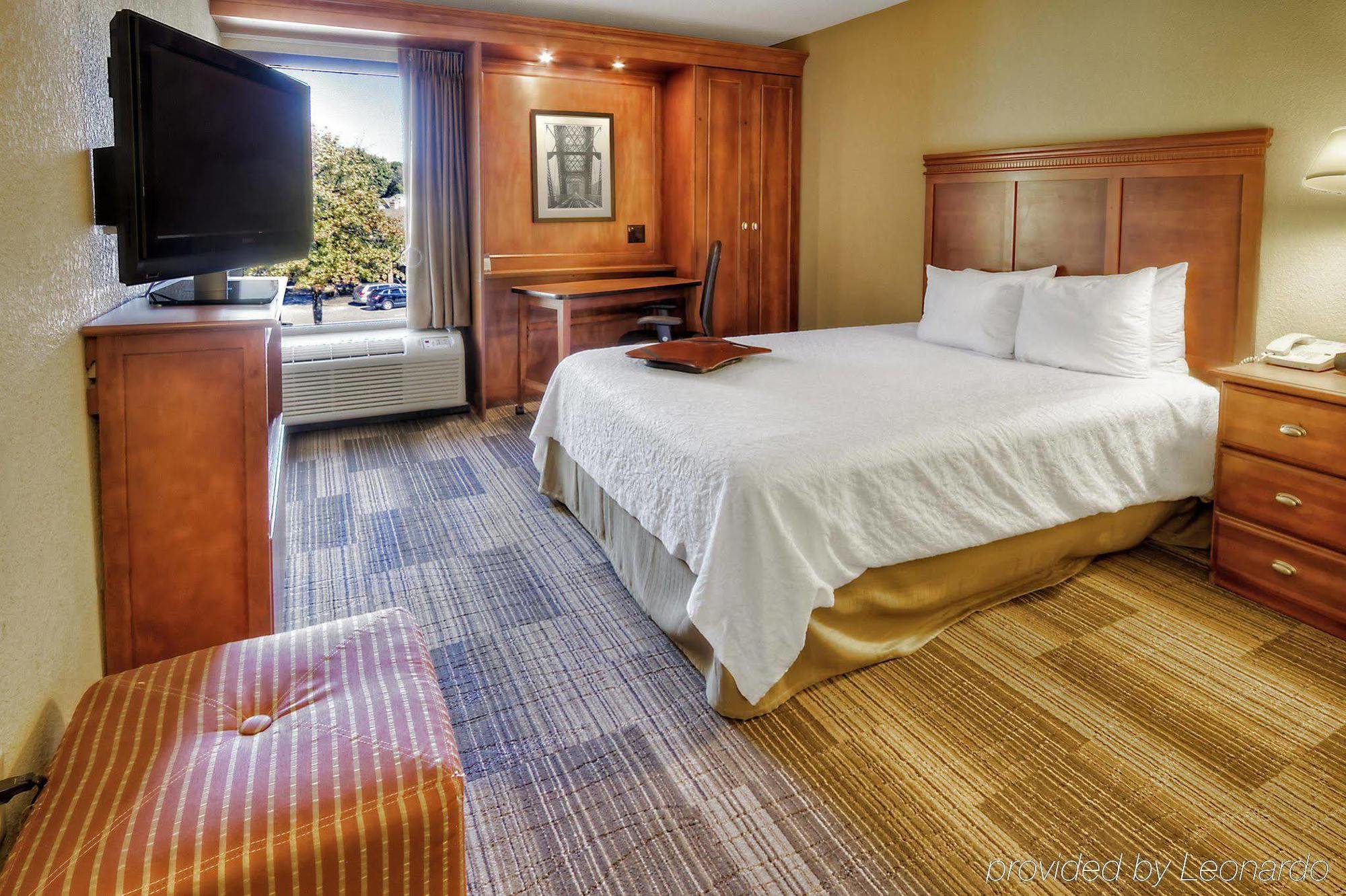 Hampton Inn Memphis Poplar Exterior photo