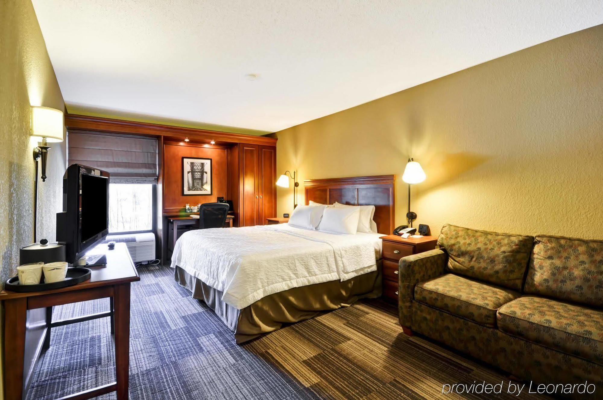 Hampton Inn Memphis Poplar Exterior photo
