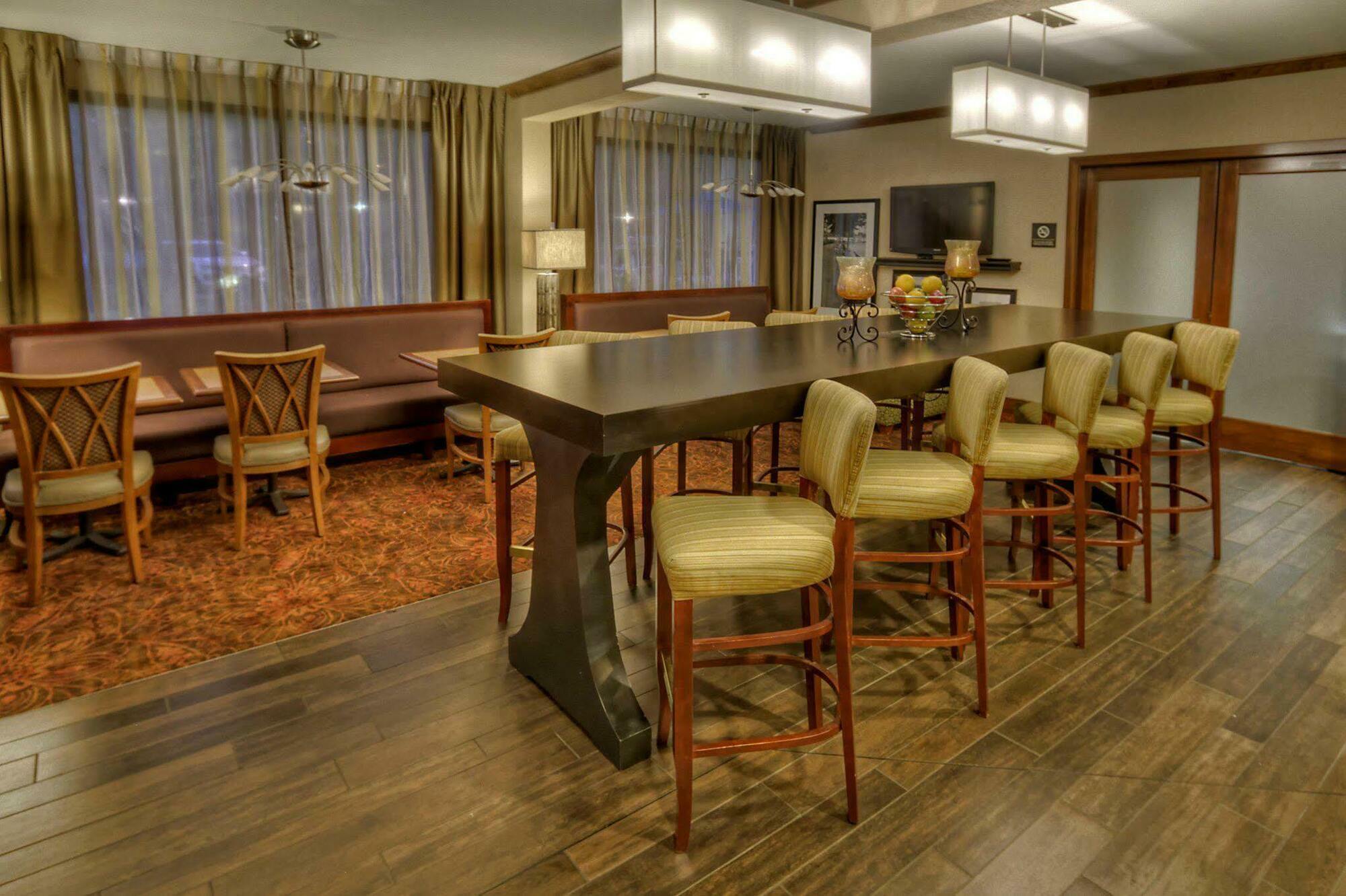 Hampton Inn Memphis Poplar Exterior photo