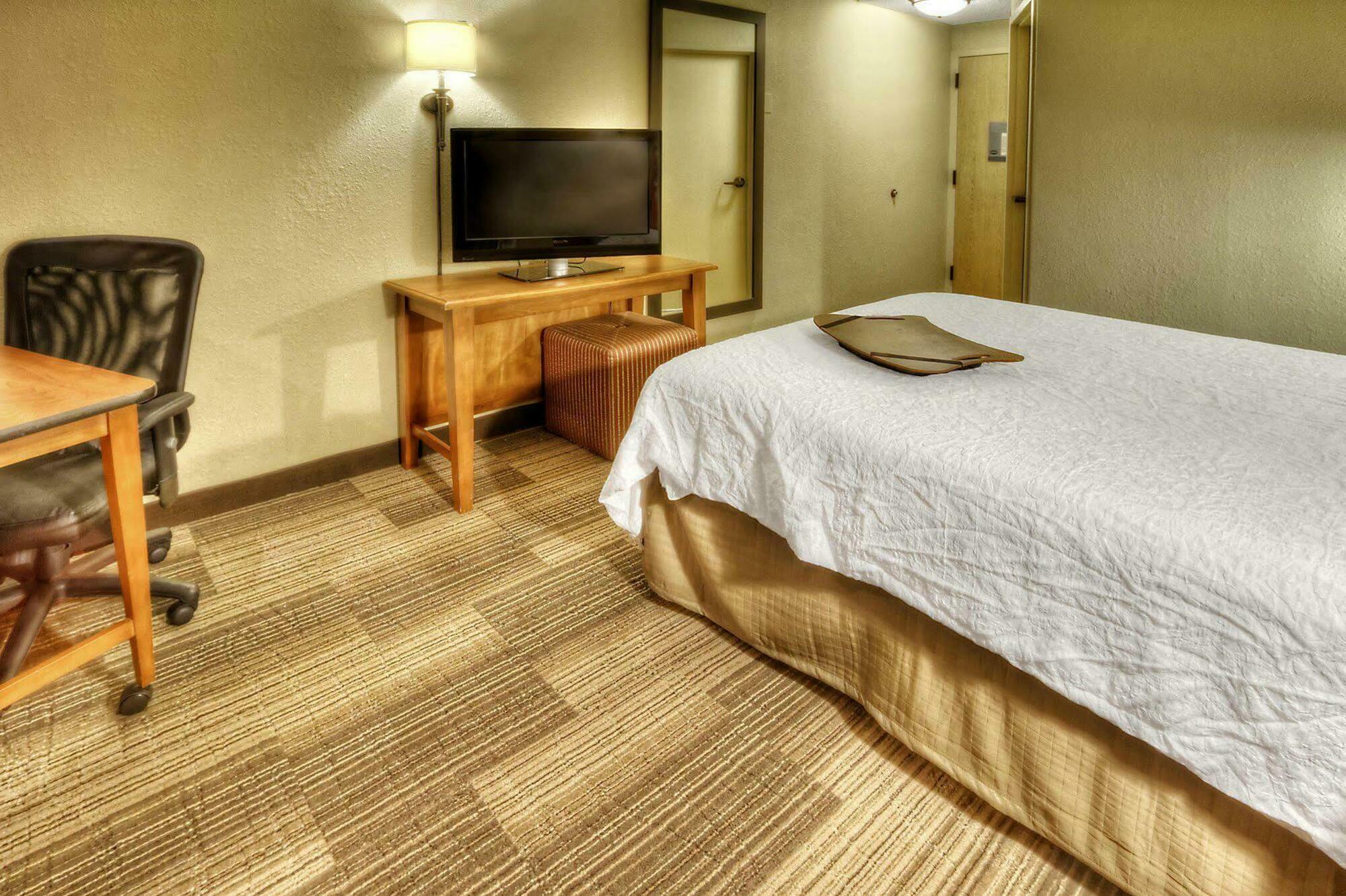 Hampton Inn Memphis Poplar Exterior photo